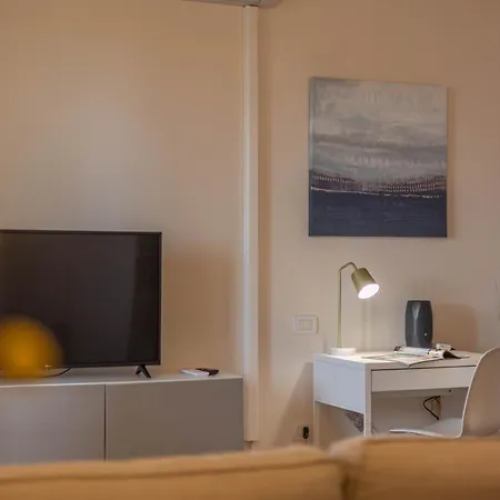 Comforthouse Netflix, Prime, Wifi, Tv, Balcony Apartamento Rávena