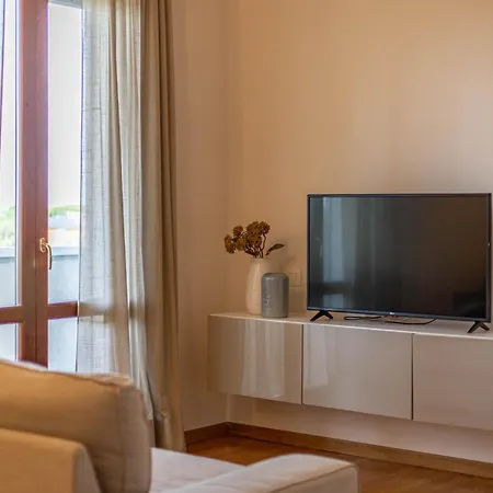 Comforthouse Netflix, Prime, Wifi, Tv, Balcony Apartamento Rávena